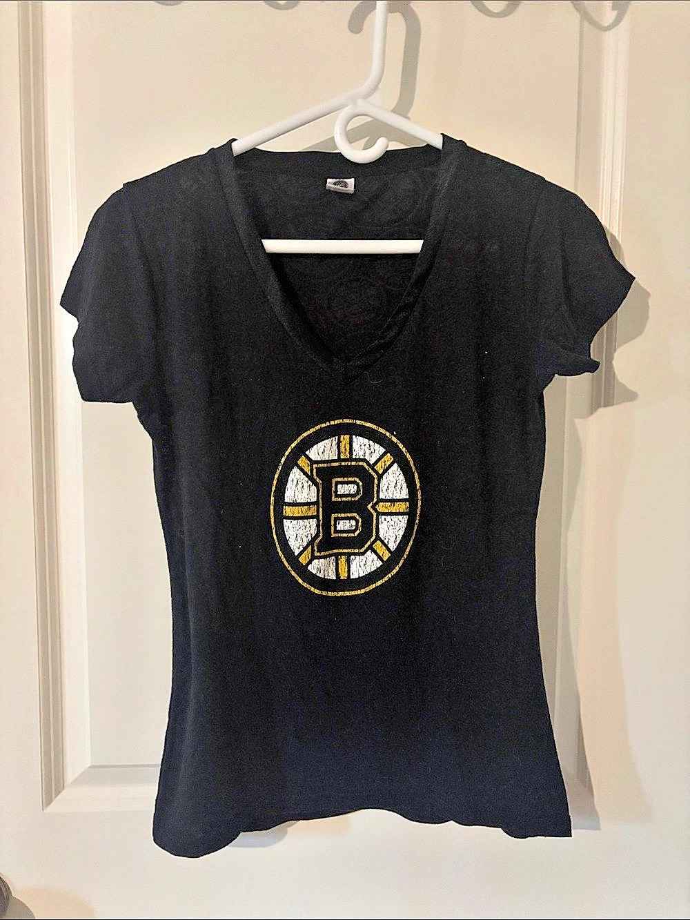 Boston Bruins logo tee Graphic Tee in Black & Gold Small